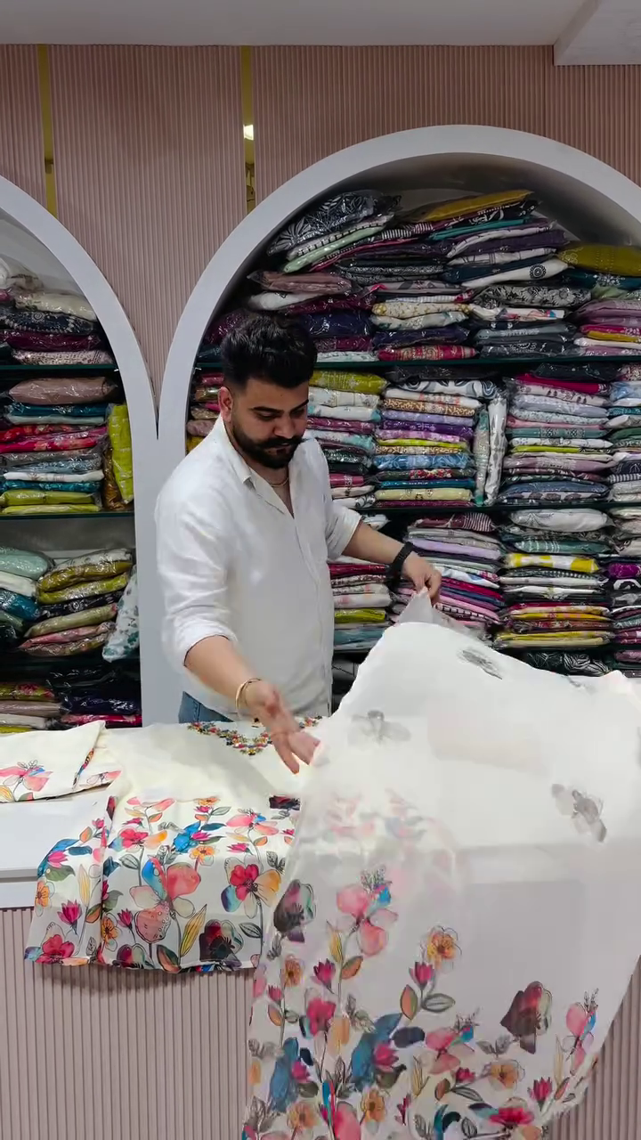 🌸 Noor-e-Gul Floral Embroidered Kurta with Dupatta – Grace in Every Thread 🌸