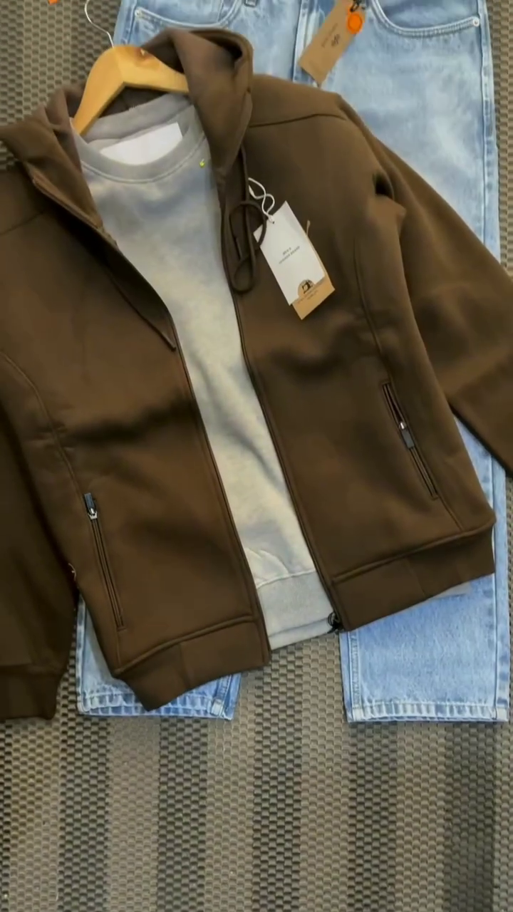 Essential Green Zip Hoodie for Men | Clean Streetwear Look