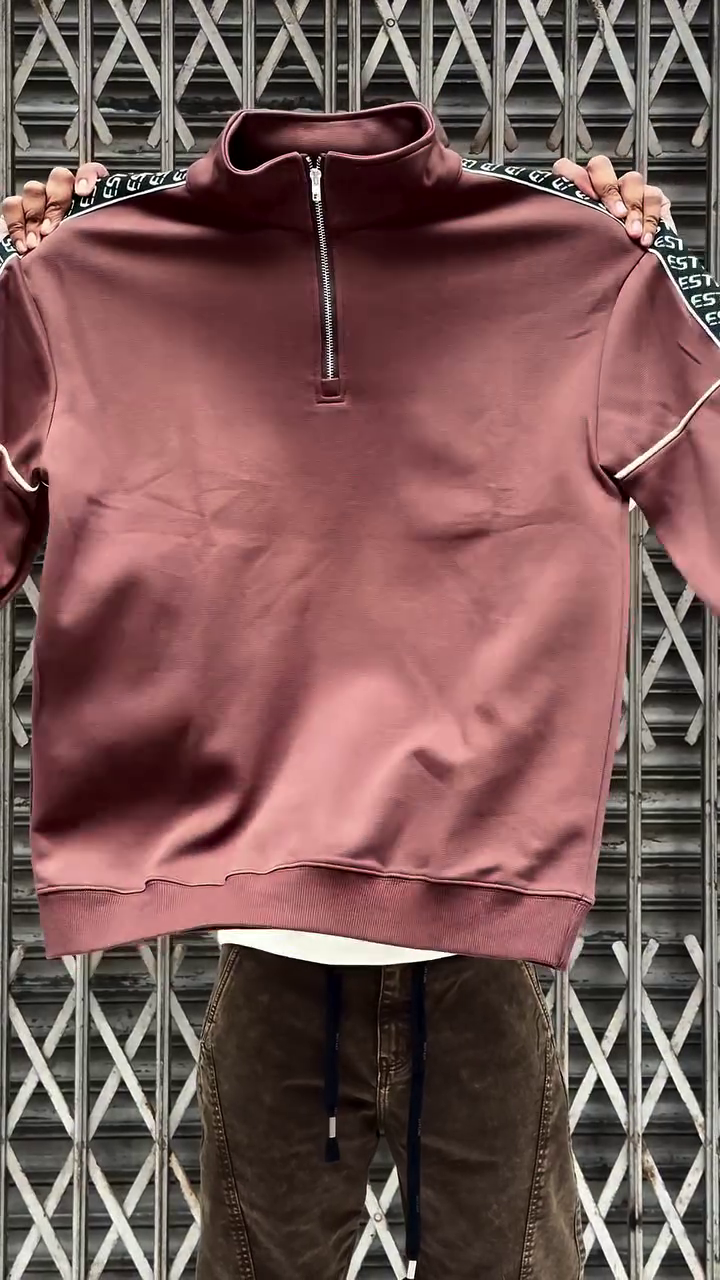 Luxe Half-Zip Sweatshirt – Minimal Style, Maximum Comfort