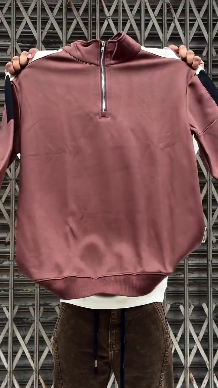 Luxe Half-Zip Sweatshirt – Minimal Style, Maximum Comfort