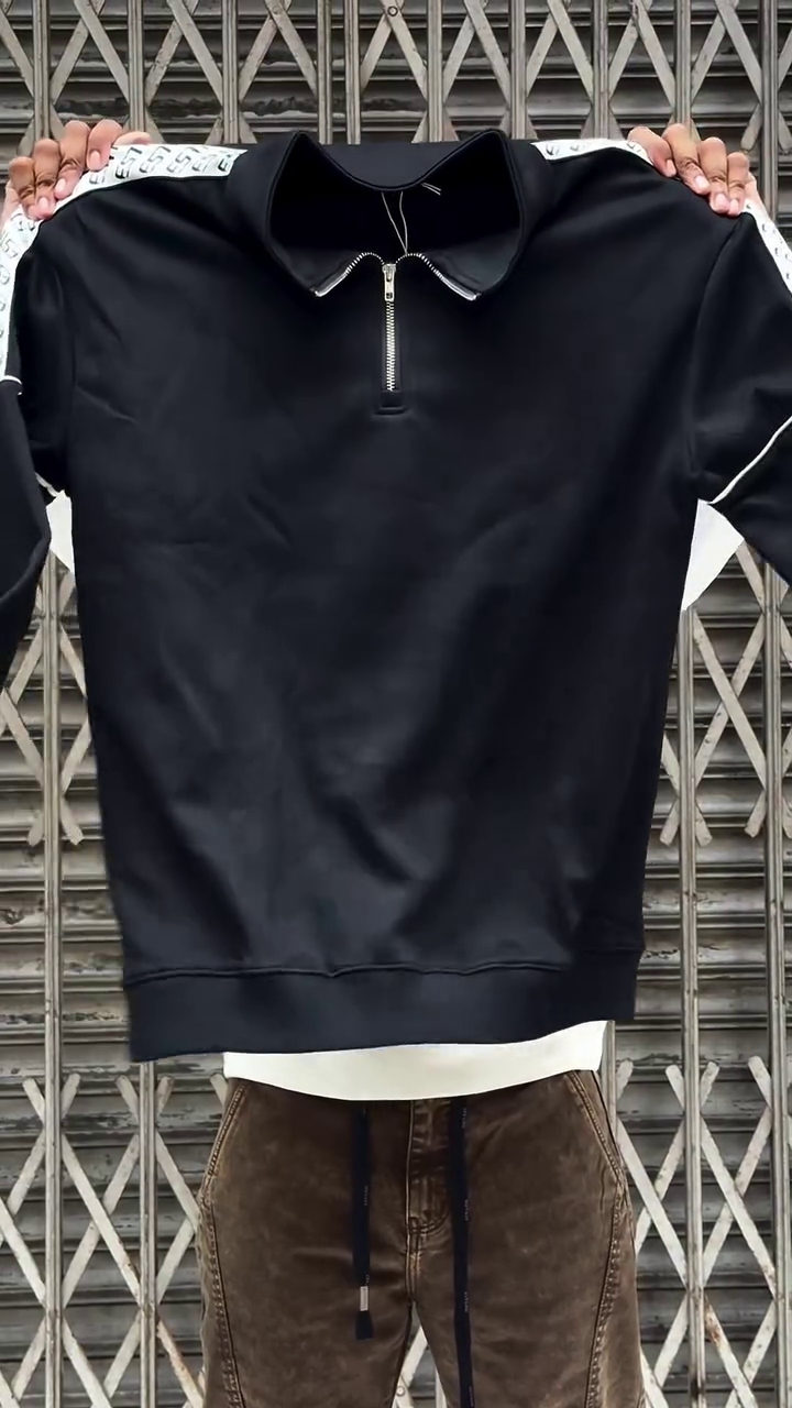 Luxe Half-Zip Sweatshirt – Minimal Style, Maximum Comfort