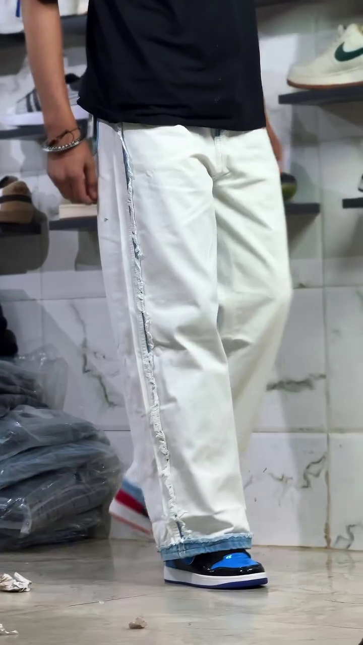 Urban Contrast Edge Denim – White & Blue Statement Jeans