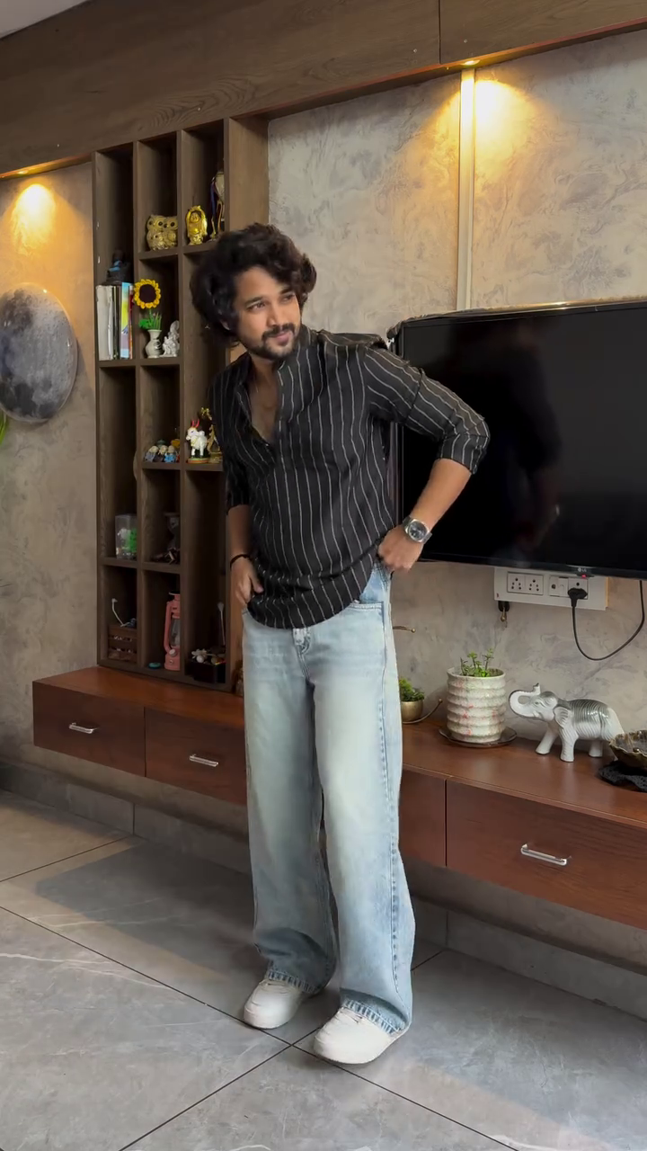 Plum Relaxed Kurta with Light-Wash Wide-Leg Denim