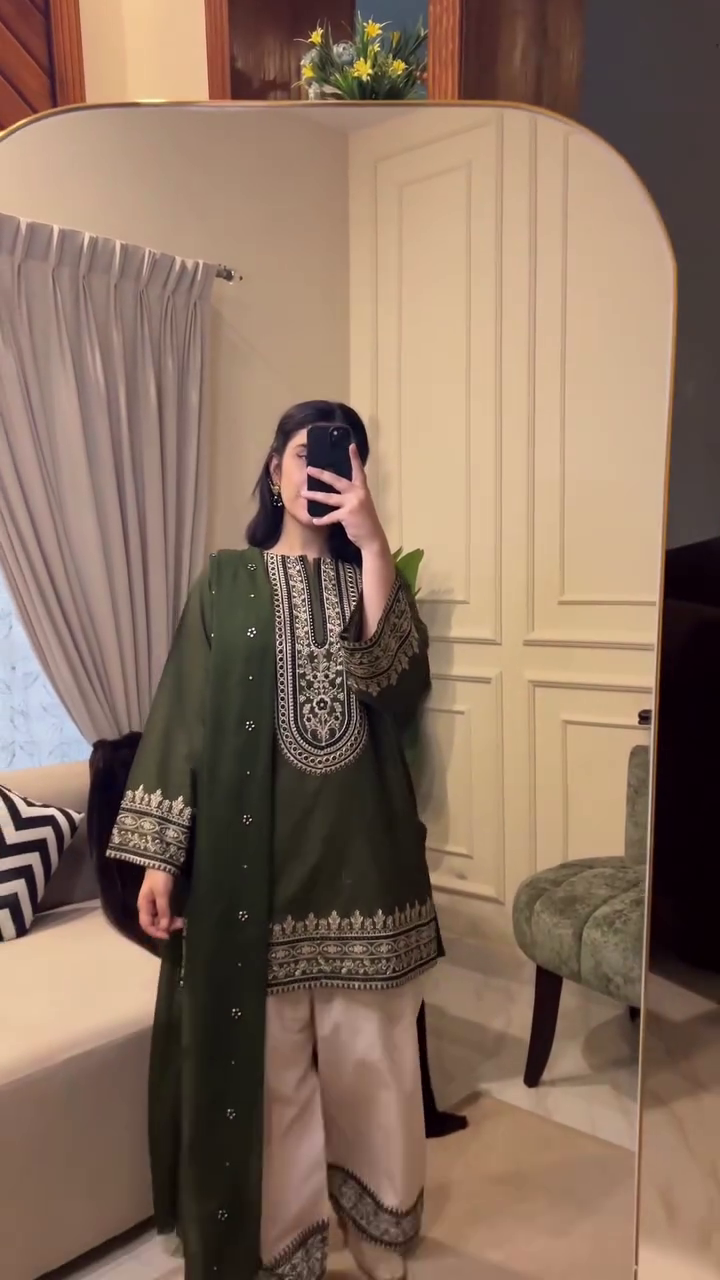 Elegant Green Embroidered Kurta Set