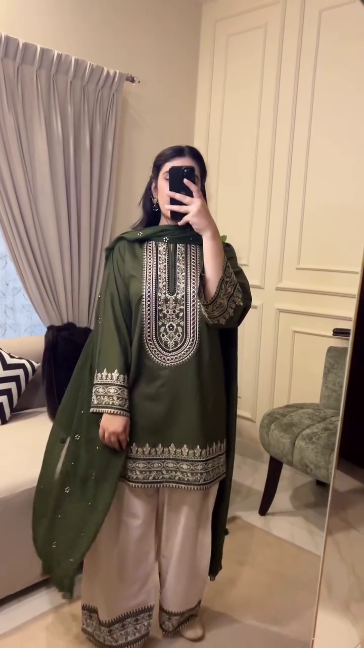 Elegant Green Embroidered Kurta Set