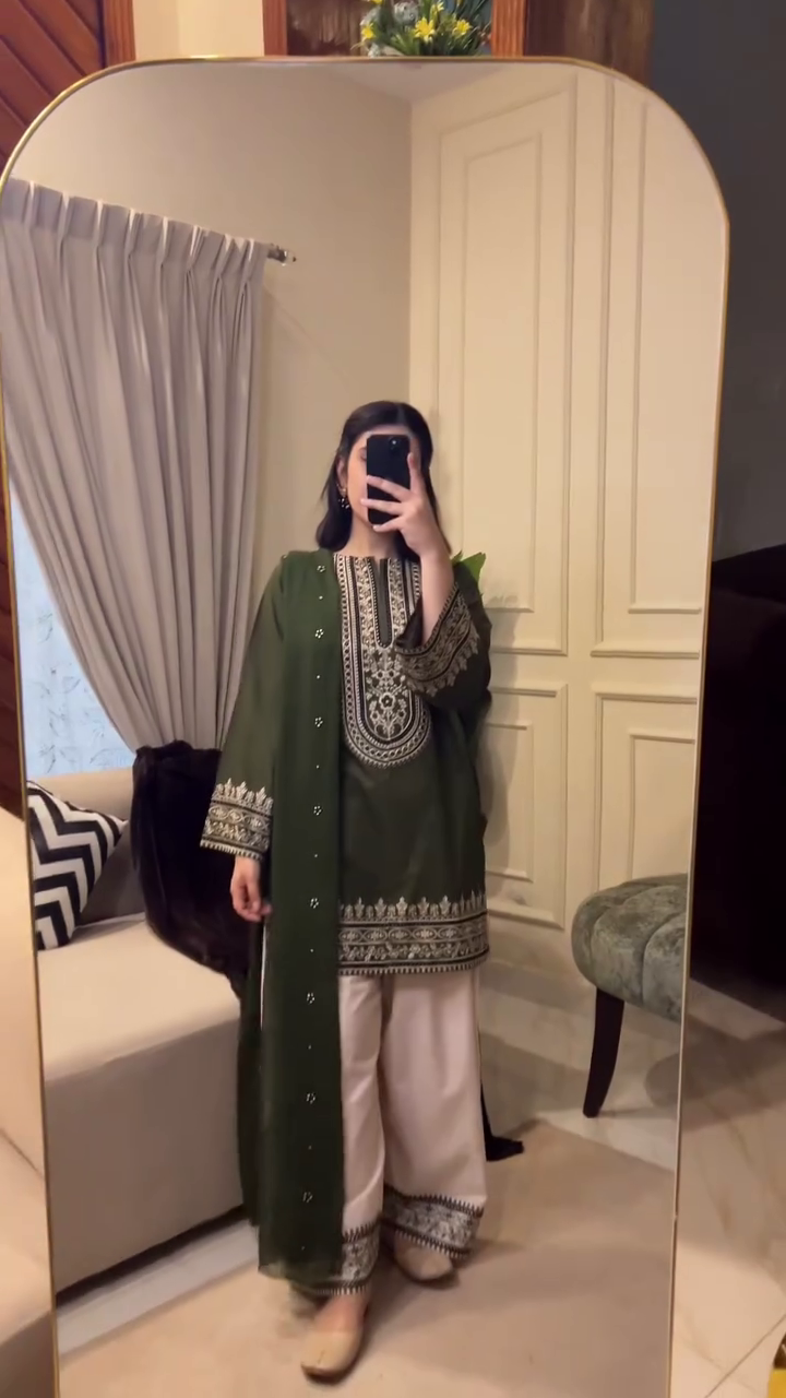 Elegant Green Embroidered Kurta Set