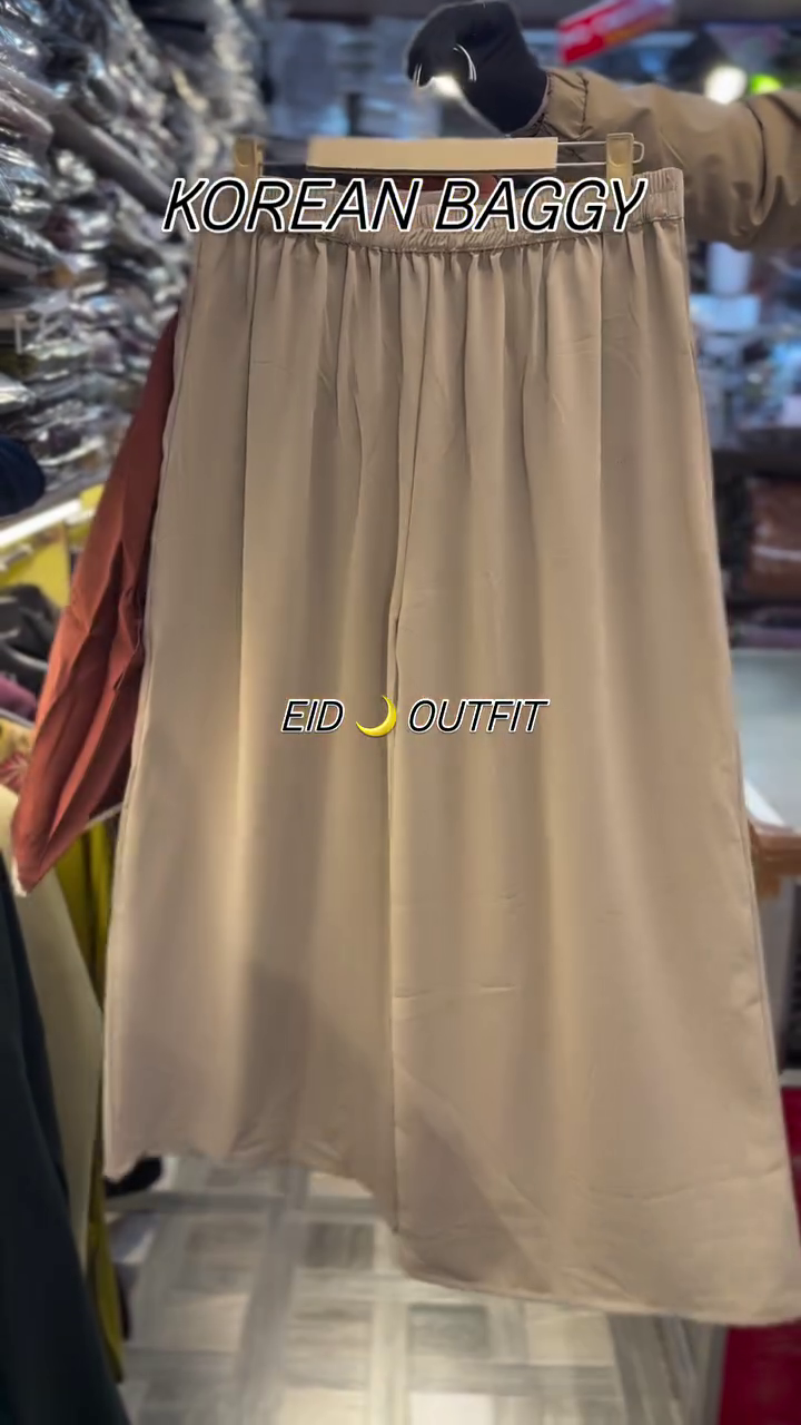 Korean Baggy Emerald Embroidered Kurta Set with Contrast Scarf