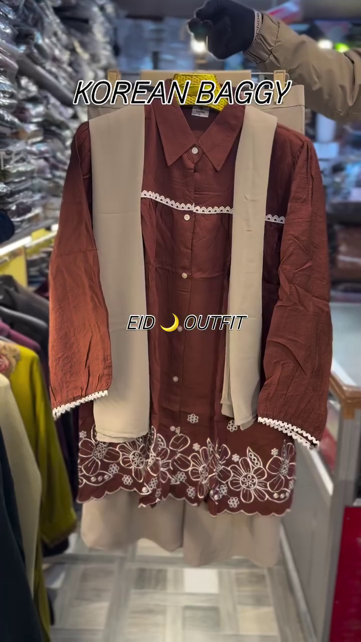 Korean Baggy Emerald Embroidered Kurta Set with Contrast Scarf