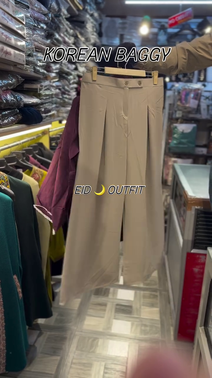 Korean Baggy Emerald Embroidered Kurta Set with Contrast Scarf