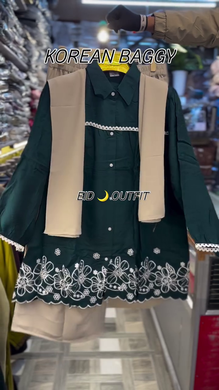 Korean Baggy Emerald Embroidered Kurta Set with Contrast Scarf