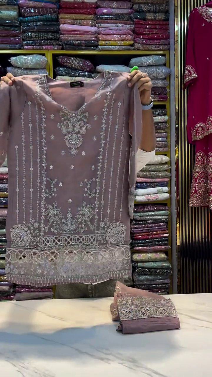Elegant Mauve Embroidered Kurta with Intricate Silver Detailing